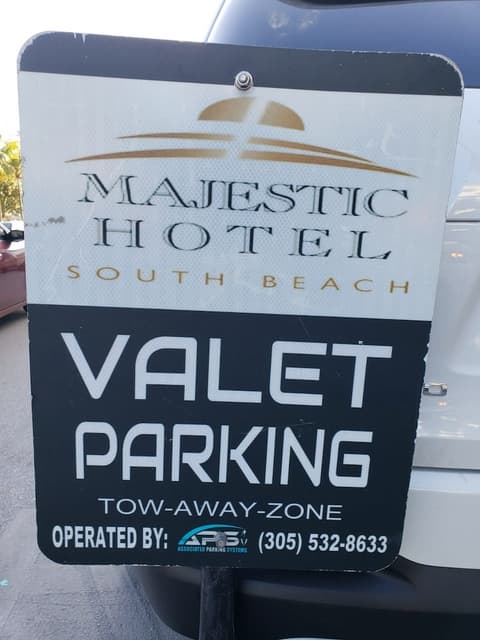 Majestic Hotel South Beach, Parking