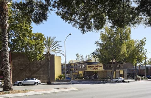 GreenTree Pasadena Inn, Property entrance