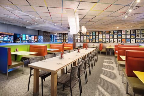 NEW YORKER BY LOTTE HOTELS, Dining