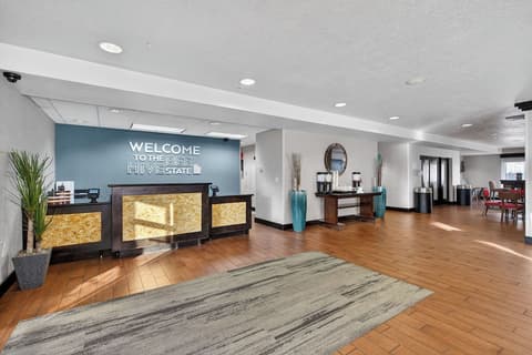 Hotel SLC, Reception