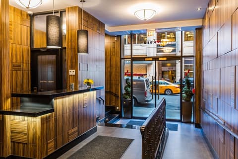 Americana Inn, Interior entrance