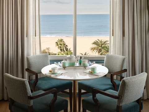 The Georgian Hotel, Room