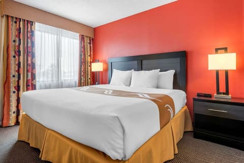 Quality Inn & Suites - Toronto West, Room