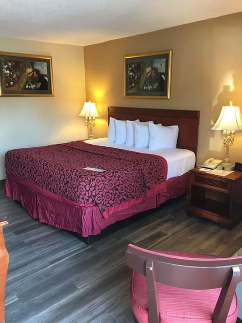 Days Inn by Wyndham Orlando Downtown, Room