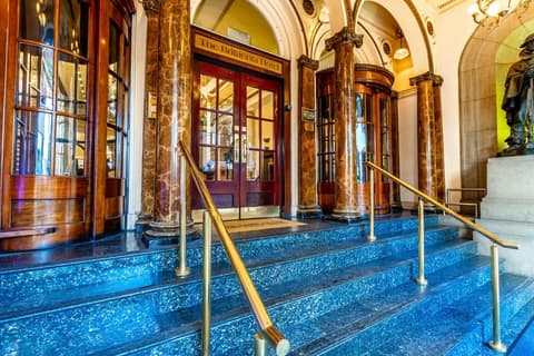 Britannia Hotel Manchester, Exterior