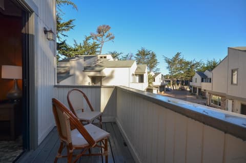 Best Western The Inn & Suites Pacific Grove, Balcony