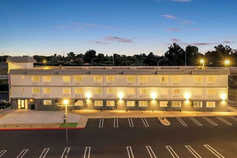 Spark by Hilton Modesto, Exterior