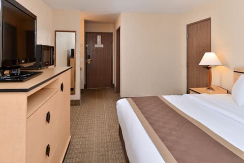 SYLO Hotel Denver Airport, a Ramada by Wyndham, Room
