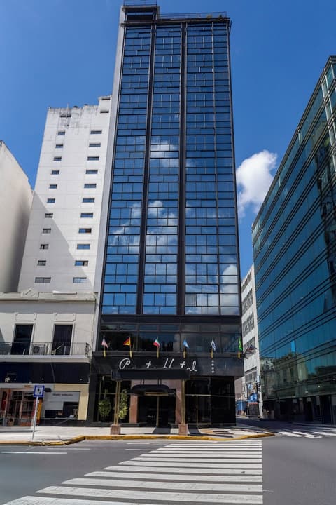 Conte Hotel, Front of property