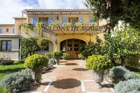 La Lune de Mougins, Front of property