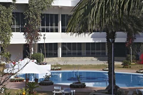 Clarks Amer, Private pool