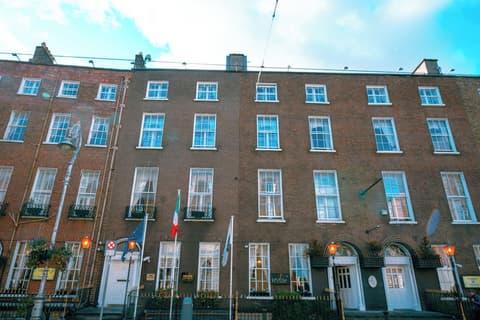 Russell Court Hotel, Front of property