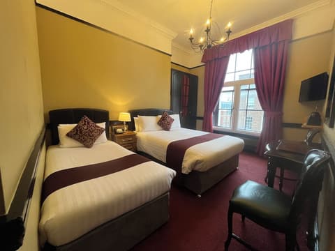 Russell Court Hotel, Room
