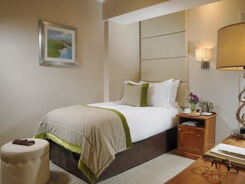 Buswells Hotel, Room