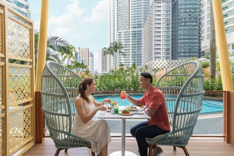 Renaissance Kuala Lumpur Hotel & Convention Centre, Pool