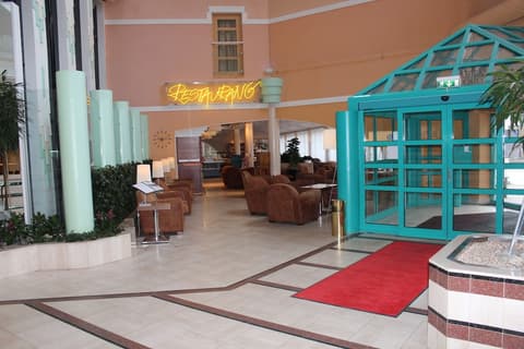 Memory Hotel, Lobby