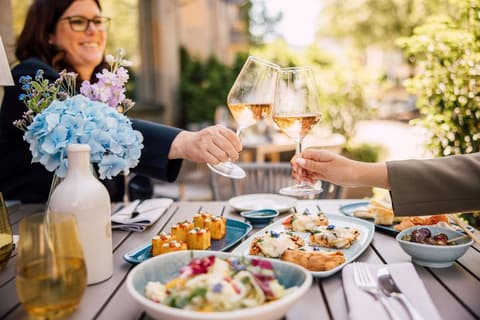 Neues Schloss Privat Hotel Zurich, Autograph Collection, Food and drink