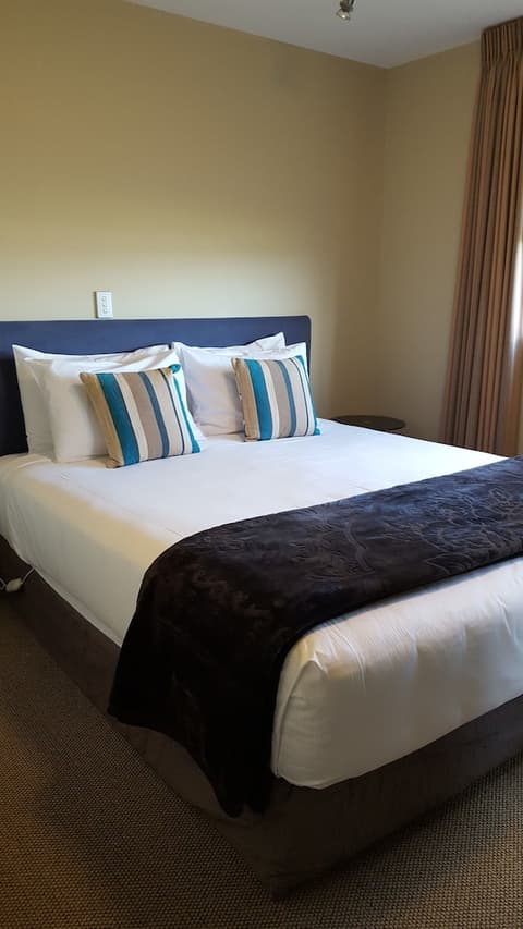 Sails On The Lake, Room