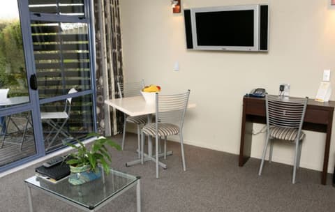 Sails On The Lake, Living area