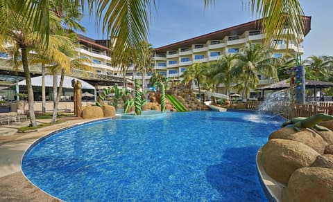 Swiss-Grand Beach Resort Kuantan, Outdoor pool