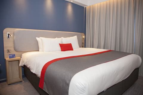Holiday Inn Express Cardiff Bay by IHG, Room