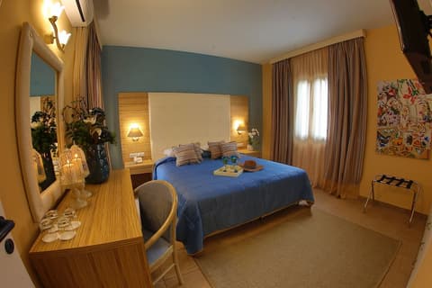 Dolphin Bay Seaside Resort & Suites, Room