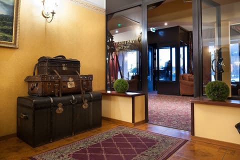 Ecoland Hotel, Interior entrance