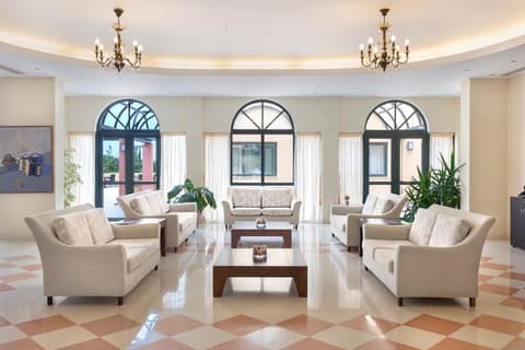 Century Resort, Lobby