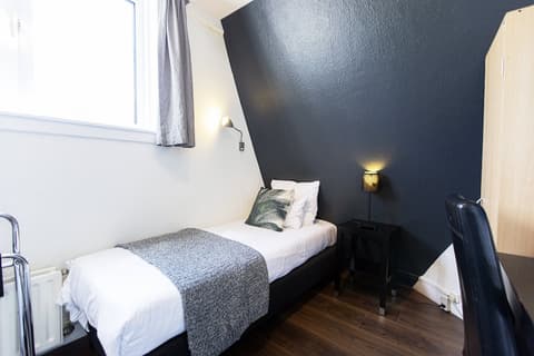 Quentin England Hotel, Room