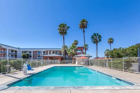 Super 8 by Wyndham Bakersfield/Central, Pool
