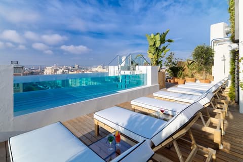 H10 Puerta de Alcalá 4* Sup, Rooftop pool