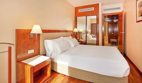 Bohemian Entenza, Habitación