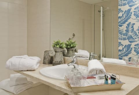 Hotel Luze El Toro, Bathroom sink