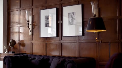 Home Hotel Bastion, Interior entrance