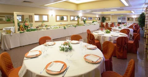 Astoria Palace Hotel, Dining