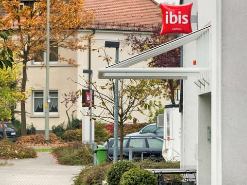 ibis Frankfurt Airport, Exterior