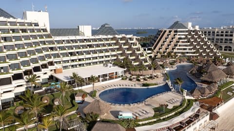 Paradisus Cancún – All Inclusive, Pool