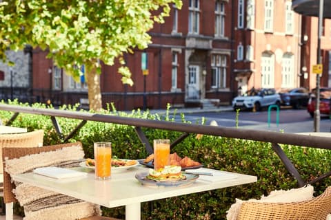 Melia White House Hotel, Terrace/patio