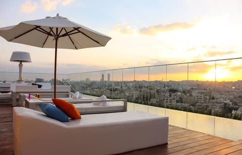 Regency Palace Amman, Pool