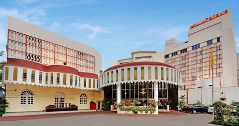 Ambassador Pallava, Front of property