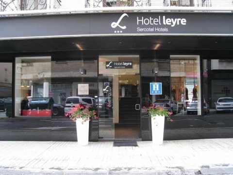 Hotel Leyre, Exterior