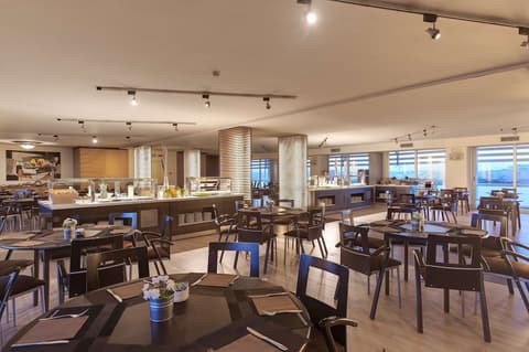 Occidental Aran Park, Restaurant