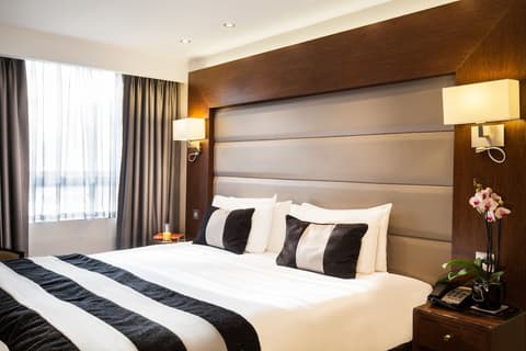 Park Grand Paddington Court, Room