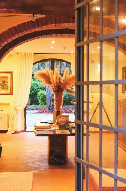 Hotel Borgo San Luigi, Reception