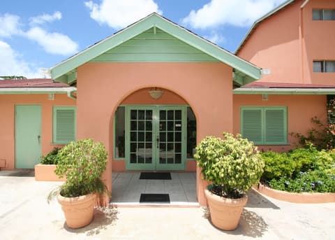 Worthing Court Apartment Hotel, Property entrance