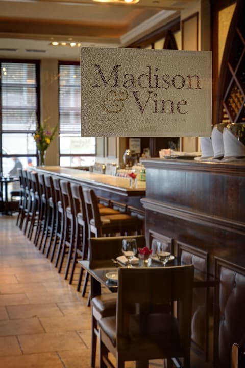 Library Hotel by Library Hotel Collection, Bar (on property)