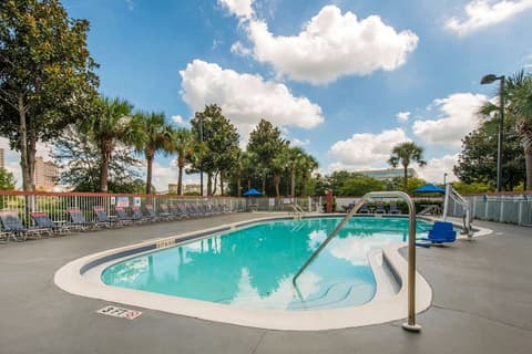 Comfort Inn & Suites Near Universal Orlando Resort - Convention Ctr, Pool