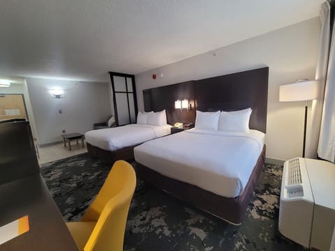 Comfort Inn & Suites Near Universal Orlando Resort - Convention Ctr, Room