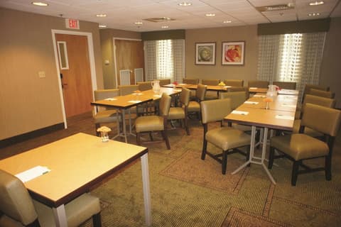 La Quinta Inn & Suites by Wyndham Boston Somerville, Meeting facility