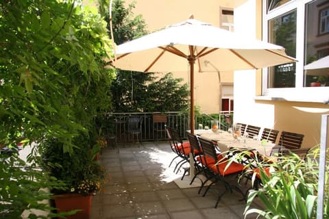 Hotel Villa Orange, Terrace/patio